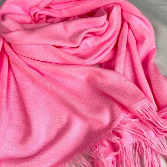 Buttery soft cashmere feel scarf with fringe Barbiecore Barbie pink bubblegum - Picture 4 of 8